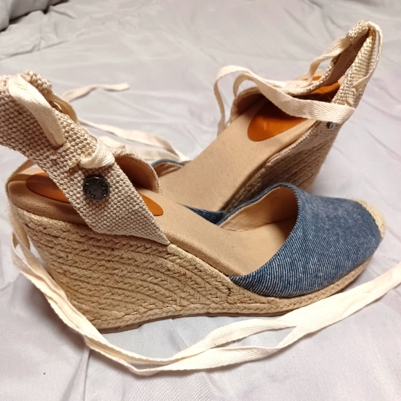 Roxy Lace Up Wedges - Picture 2 of 2